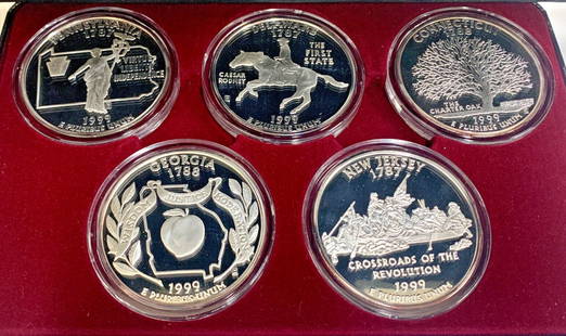 1999 Washington Mint 5 Coin Silver Quarter Set with Box & COA: 1999 Washington Mint 5 Coin Silver Quarter Set with Box & COA This 1999 Washington Mint 2 oz Washington Silver Quarter 5 Coin Set is a remarkable collection for any numismatic enthusiast. Each coin fe