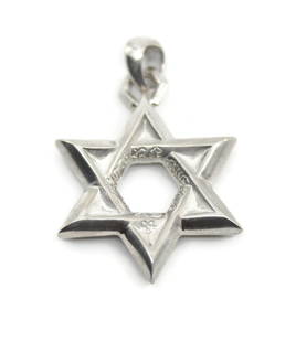 Chrome Hearts Star of David Sterling Silver Pendant 37mm 100% Authentic: Chrome Hearts Star of David Sterling Silver Pendant 37mm 100% Authentic This striking Chrome Hearts Star Of David Pendant is crafted from high-quality sterling silver, featuring a unique star shape th