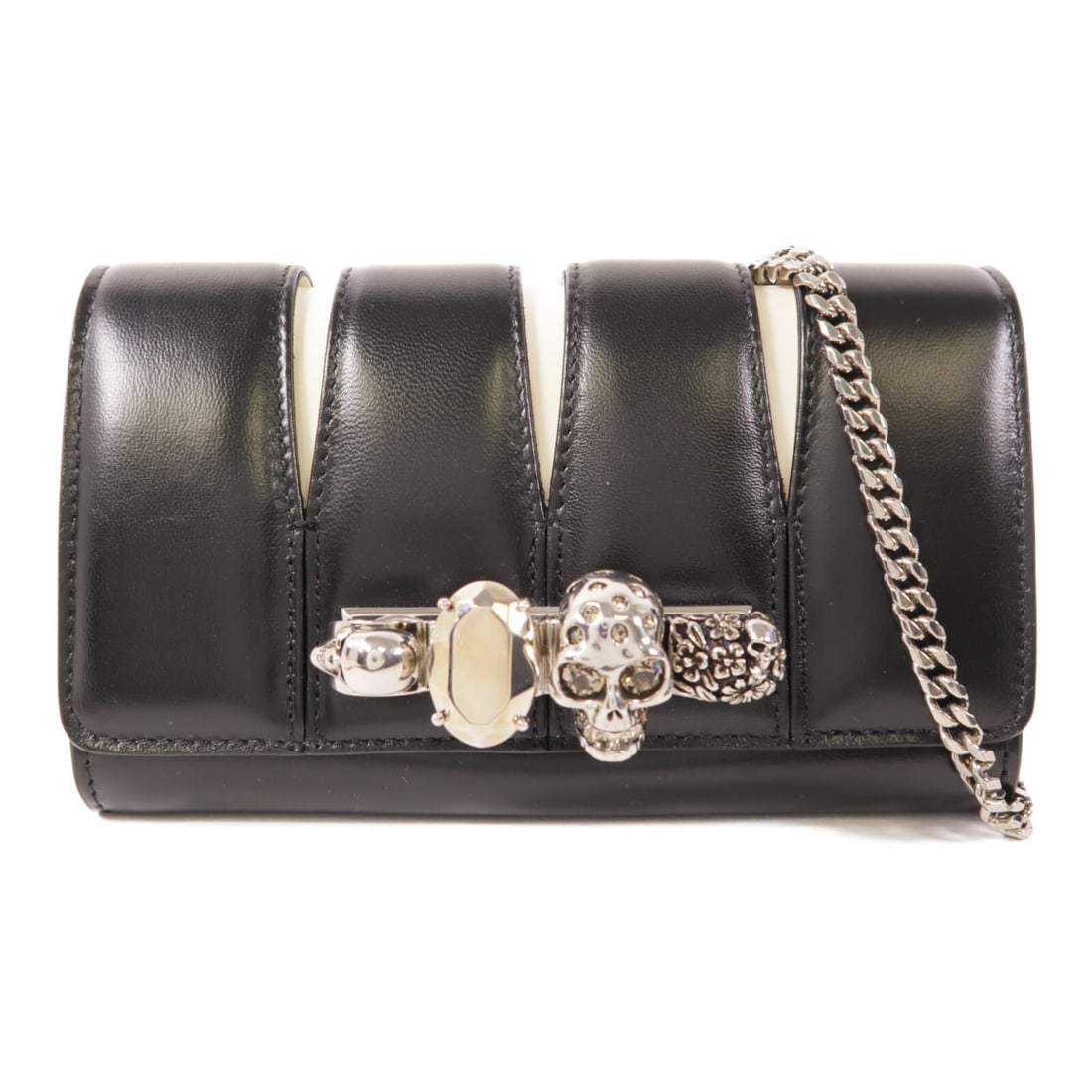Alexander McQueen Black Calfskin Leather Slash Shoulder Clutch Bag: Alexander McQueen Black Calfskin Leather Slash Shoulder Clutch Bag This exquisite Alexander McQueen Shoulder Clutch Bag is crafted from premium black calfskin leather, showcasing a sleek and sophistic