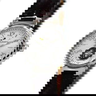 Louis Vuitton Q12MO Tambour Women's Watch White Shell Silver Bracelet: Louis Vuitton Q12MO Tambour Women's Watch White Shell Silver Bracelet Introducing the Louis Vuitton Tambour wristwatch, a stunning piece designed for women. This exquisite timepiece features a white s