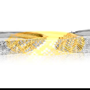Van Cleef & Arpels 18K Yellow Gold 4.80ct Diamond Hinged Bangle Bracelet VCA: Van Cleef & Arpels 18K Yellow Gold 4.80ct Diamond Hinged Bangle Bracelet VCA This vintage hinged bangle bracelet from Van Cleef & Arpels is a stunning piece crafted from luxurious 18K yellow gold. It
