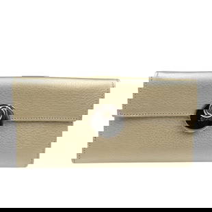 Gucci Champagne Leather Women Long Wallet 1176GUCCI 3.93 x 7.48 x 0.78: Gucci Champagne Leather Women Long Wallet 1176GUCCI 3.93 x 7.48 x 0.78 Experience elegance with this Gucci Long Wallet. Crafted from high-quality leather in a sophisticated champagne color, this bi-fo