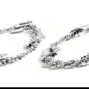 Louis Vuitton M1540M Silver Metal Rope Bracelet 20.5cm Men's: Louis Vuitton M1540M Silver Metal Rope Bracelet 20.5cm Men's This Louis Vuitton Metal LV Rope Bracelet is a stylish charm bracelet designed for men. Crafted in France, it features a sleek silver metal