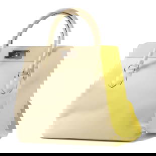 HERMES Toolbox 26 2-Way Shoulder Bag Swift Leather Craie White: HERMES Toolbox 26 2-Way Shoulder Bag Swift Leather Craie White This elegant HERMES Toolbox 26 is a versatile 2-way shoulder handbag crafted from high-quality calfskin leather in a pristine Craie (whit