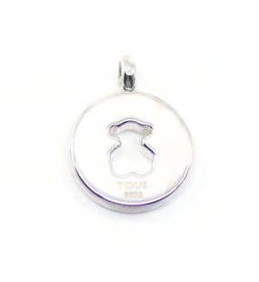 Authentic Tous Sterling Silver Pendant 17mm 925 with Box: Authentic Tous Sterling Silver Pendant 17mm 925 with Box This exquisite Tous Silver Pendant is crafted from high-quality sterling silver (925) and features a sleek, modern design. Measuring 17 mm, thi
