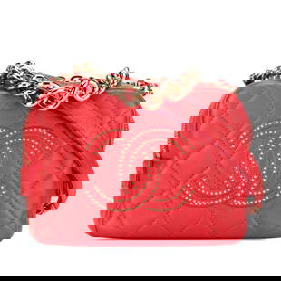 Chanel Red Lambskin Matelasse Coco Mark Handbag 5.51 x 7.08 x 2.95: Chanel Red Lambskin Matelasse Coco Mark Handbag 5.51 x 7.08 x 2.95 Introducing the iconic Chanel Matelasse Coco Mark Studs Chain Handbag, expertly crafted from luxurious red lambskin leather. This ver