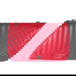 Chanel Pink Lambskin Jumbo Classic Single Flap Chevron Bag: Chanel Pink Lambskin Jumbo Classic Single Flap Chevron Bag Introducing the Chanel Pink Lambskin Chevron Jumbo Single Flap Bag, a stylish and timeless accessory perfect for any occasion. This exquisite