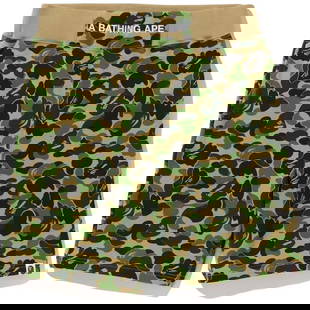 A Bathing Ape ABC Camo Green Sweatshorts Extra Large Authentic: A Bathing Ape ABC Camo Green Sweatshorts Extra Large Authentic Stay fresh and bold with the A Bathing Ape ABC Camo Green Sweatshorts in Extra Large. These premium sweatshorts feature the brand's legen