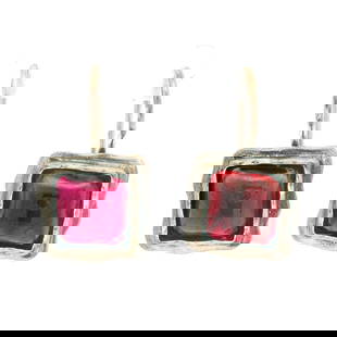 Vintage Sterling Silver Garnet Square Drop Earrings: Vintage Sterling Silver Garnet Square Drop Earrings These vintage dangle/drop earrings feature a stunning garnet stone in a square shape, complemented by a scalloped edge frame crafted from high-quali