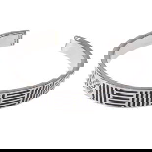 Louis Vuitton Jonque Damier Colors Silver Charm Bracelet 17cm for Women: Louis Vuitton Jonque Damier Colors Silver Charm Bracelet 17cm for Women Enhance your accessory collection with this elegant Louis Vuitton Jonque Damier Colors Charm Bracelet designed for women. Crafte