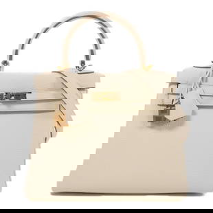 HERMES Kelly 25 White Togo Leather 2 Way Shoulder Bag: HERMES Kelly 25 White Togo Leather 2 Way Shoulder Bag Introducing the HERMES Kelly 25 2 Way Shoulder Bag, crafted from exquisite Togo leather in a pristine white color. This elegant bag features a ver