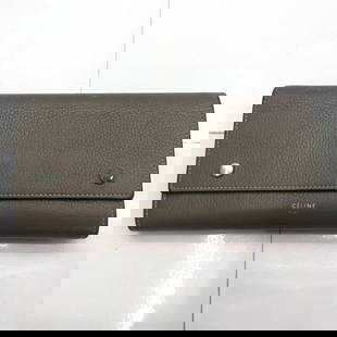 CELINE F-TN-2148 Large Bi-Fold Wallet 9.5cm x 19.5cm: CELINE F-TN-2148 Large Bi-Fold Wallet 9.5cm x 19.5cm Introducing the CELINE Large Flap Wallet, model F-TN-2148, designed for both men and women. This elegant long bi-fold wallet features a compact siz
