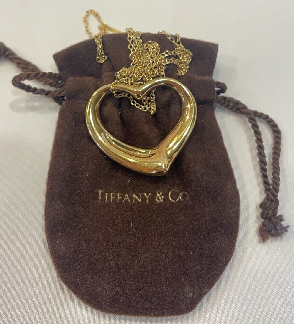 Elsa Peretti 18K Gold Pendant Necklace by Tiffany & Co with Bag: Elsa Peretti 18K Gold Pendant Necklace by Tiffany & Co with Bag This exquisite Elsa Peretti for Tiffany & Co. pendant necklace is crafted from 18K yellow gold, showcasing remarkable design and craftsm