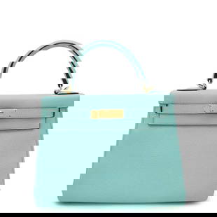 Hermes Kelly 28 Handbag Blue Atoll Togo Leather Gold Hardware: Hermes Kelly 28 Handbag Blue Atoll Togo Leather Gold Hardware Introducing the exquisite Hermes Kelly 28 handbag, a luxurious accessory crafted from premium Togo leather in a stunning Blue Atoll shade.