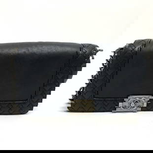Chanel A92193 Black Leather CC Mark Shoulder Bag with Silver Hardware 25cm x 16cm x 7cm: Chanel A92193 Black Leather CC Mark Shoulder Bag with Silver Hardware 25cm x 16cm x 7cm This stylish shoulder bag from Chanel is crafted from high-quality leather in a classic black color. Designed sp