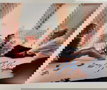 Leonardo DiCaprio Signed The Wolf of Wall Street 11x14 Photo Beckett Authenticated: Leonardo DiCaprio Signed The Wolf of Wall Street 11x14 Photo Beckett Authenticated This original 11x14 photograph features a stunning image from the acclaimed movie 'The Wolf of Wall Street,' autograp