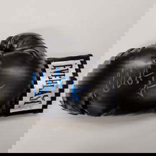 Christian Bale Signed Boxing Glove The Fighter Beckett Authenticated: Christian Bale Signed Boxing Glove The Fighter Beckett Authenticated This is an original boxing glove signed by Christian Bale, famously known for his role in the movie 'The Fighter'. The autograph is