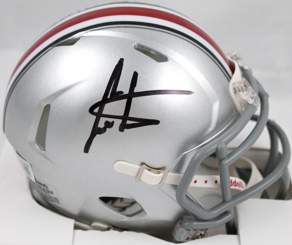 Cris Carter Signed Ohio State Buckeyes Mini Helmet Beckett Authenticated: Cris Carter Signed Ohio State Buckeyes Mini Helmet Beckett Authenticated This original Ohio State Buckeyes Speed Mini Helmet is autographed by NFL legend Cris Carter, showcasing his iconic signature. 