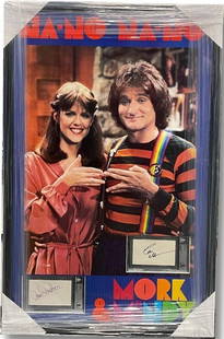 Robin Williams Pam Dawber Signed Custom Framed Mork & Mindy Beckett Authenticated: Robin Williams Pam Dawber Signed Custom Framed Mork & Mindy Beckett Authenticated This is a custom framed display featuring autographed cuts from Robin Williams and Pam Dawber, renowned stars of the c