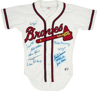 500 Home Run Club Signed Jersey Rawlings Size 36 Beckett COA: 500 Home Run Club Signed Jersey Rawlings Size 36 Beckett COA This is an original Rawlings size 36 Atlanta Braves jersey, featuring the autographs of the legendary "500 Home Run Club" members. Signed i