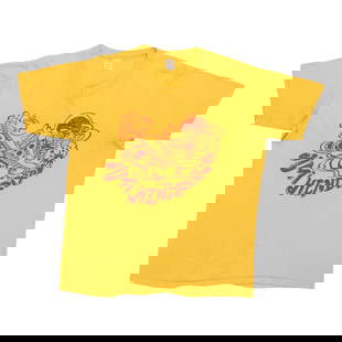Vintage 1970s Jimi Hendrix Yellow Cotton Shirt XL: Vintage 1970s Jimi Hendrix Yellow Cotton Shirt XL This original vintage 1970s Jimi Hendrix shirt is a true collectible piece for any fan. Made from 100% cotton, this shirt features a vibrant yellow co