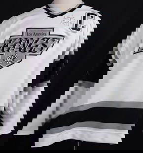 Wayne Gretzky Signed LA Kings CCM Jersey PSA DNA Authenticated: Wayne Gretzky Signed LA Kings CCM Jersey PSA DNA Authenticated This authentic Los Angeles Kings jersey features the legendary Wayne Gretzky's signature, making it a must-have for any hockey fan. The j