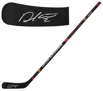 Duncan Keith Signed Chicago Blackhawks 48" Hockey Stick with COA: Duncan Keith Signed Chicago Blackhawks 48" Hockey Stick with COA This is a Duncan Keith signed Chicago Blackhawks Franklin 48-inch full-size hockey stick, perfect for any hockey fan or collector. The