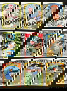 1972 Topps Baseball Complete Set 787 Cards Yaz Mays Fisk Gibson Brock Clemente: 1972 Topps Baseball Complete Set 787 Cards Yaz Mays Fisk Gibson Brock Clemente This listing features a complete set of 1972 Topps Baseball cards, including a total of 787 cards featuring legends such