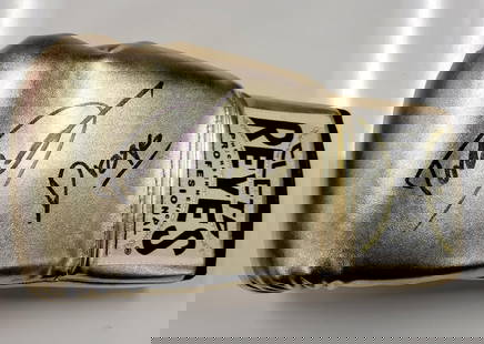 Dolph Lundgren Signed Drago Boxing Glove Rocky IV Beckett Authenticated: Dolph Lundgren Signed Drago Boxing Glove Rocky IV Beckett Authenticated This is an authentic boxing glove signed by Dolph Lundgren, who portrayed Ivan Drago in the iconic film "Rocky IV." The glove co