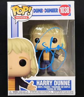 Jeff Daniels Signed Harry Dunne Funko Pop Dumb and Dumber Beckett Authenticated: Jeff Daniels Signed Harry Dunne Funko Pop Dumb and Dumber Beckett Authenticated This is a pre-owned Funko Pop! figure of Harry Dunne from the movie "Dumb and Dumber," signed by Jeff Daniels. The autog