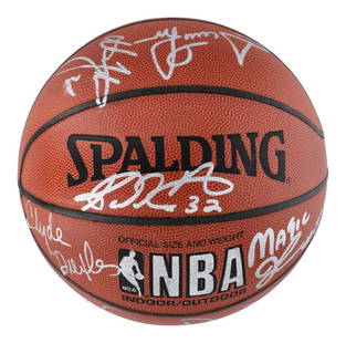 1992 Dream Team USA Signed Basketball 9 Signatures Beckett COA: 1992 Dream Team USA Signed Basketball 9 Signatures Beckett COA Celebrate basketball history with this original 1992 Dream Team signed basketball, featuring nine signatures from legendary players. This