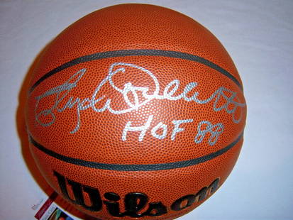 Clyde Lovellette Signed NBA Basketball Hawks Celtics HOF JSA COA: Clyde Lovellette Signed NBA Basketball Hawks Celtics HOF JSA COA This collectible basketball features the signature of Clyde Lovellette, a Hall of Fame player known for his contributions to both the H
