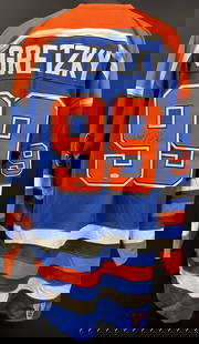 Wayne Gretzky Signed Edmonton Oilers Jersey Mitchell & Ness JSA COA: Wayne Gretzky Signed Edmonton Oilers Jersey Mitchell & Ness JSA COA Celebrate the legacy of Wayne Gretzky with this authentic Mitchell & Ness Edmonton Oilers jersey, signed by "The Great One" himself