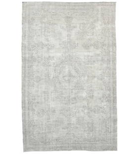 Extra Large Vintage Oriental Rug 9'7 x 15'1 Hand-Knotted Wool Floral Design: Extra Large Vintage Oriental Rug 9'7 x 15'1 Hand-Knotted Wool Floral Design Enhance your living space with this Extra Large Distressed Vintage Oriental Rug, measuring 9'7" x 15'1". Featuring muted ton