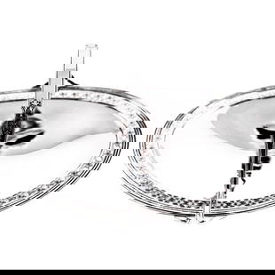 Towle Silversmiths Sterling Silver Basket 8 x 11 in 1930s Vintage: Towle Silversmiths Sterling Silver Basket 8 x 11 in 1930s Vintage This elegant sterling silver basket, crafted by Towle Silversmiths in the 1930s, features a charming cutout motif along the border and
