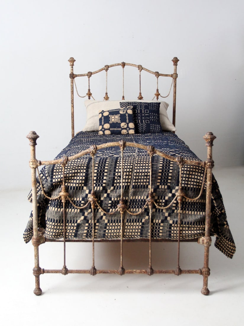Exquisite Antique Victorian Iron Twin Bed Frame 19th Century: Exquisite Antique Victorian Iron Twin Bed Frame 19th Century Discover the charm of this exquisite Antique Victorian Iron Bed from the late 19th century. This twin bed frame showcases beautiful, romant
