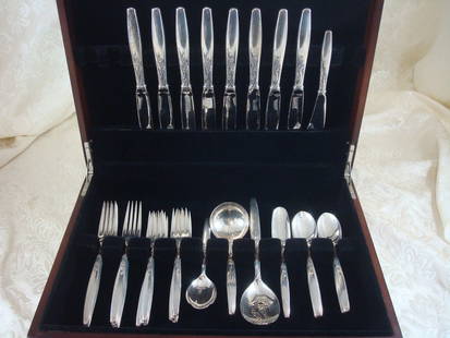 Lunt Summer Song Sterling Silver Flatware Set for 8 - 38 Pieces: Lunt Summer Song Sterling Silver Flatware Set for 8 - 38 Pieces Enhance your dining experience with the Summer Song by Lunt Sterling Silver Flatware Set, designed for 8 and encompassing a total of 38