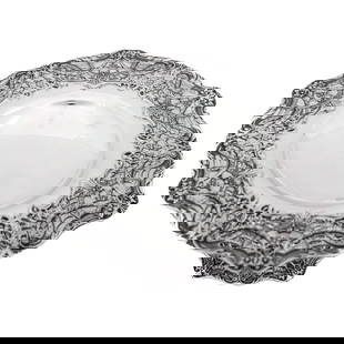 Vintage 1910 Sterling Silver Tazza 10" Diameter Scalloped Design: Vintage 1910 Sterling Silver Tazza 10" Diameter Scalloped Design This stunning large sterling silver tazza features an intricate old-world pattern encircling its scalloped edge and base, adorned with
