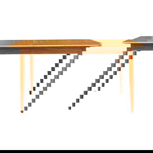 Vintage Mid-Century Modern Extendable Dining Table in Chocolate Wood: Vintage Mid-Century Modern Extendable Dining Table in Chocolate Wood This vintage mid-century modern extendable dining table combines sleek craftsmanship with timeless elegance. The warm chocolate woo