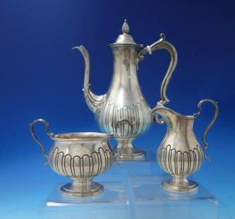 Tuttle Wellington Reproduction Sterling Silver Tea Set 3pc Circa 1940: Tuttle Wellington Reproduction Sterling Silver Tea Set 3pc Circa 1940 This exquisite Tuttle Sterling Silver Tea Set, a Wellington Reproduction from circa 1940, features a timeless three-piece collecti