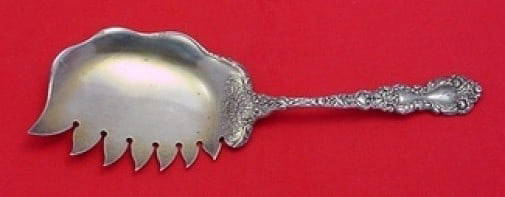Gorham Imperial Chrysanthemum Sterling Silver Macaroni Server 9 3/8 Gold Washed Wavy Tines: Gorham Imperial Chrysanthemum Sterling Silver Macaroni Server 9 3/8 Gold Washed Wavy Tines Presenting a stunning Imperial Chrysanthemum macaroni server by Gorham, crafted from high-quality sterling si