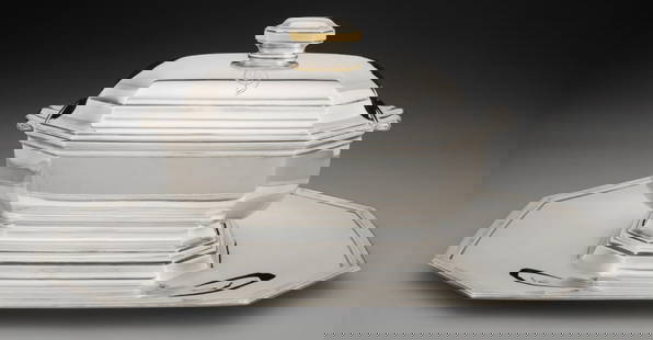 Art Deco Sterling Silver Tureen Set by Tetard Freres Paris 1930: Art Deco Sterling Silver Tureen Set by Tetard Freres Paris 1930 Discover the elegance of this magnificent French Art Deco sterling silver covered tureen on stand by Tetard Freres, crafted in Paris cir