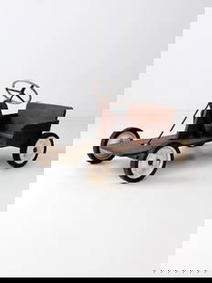 Charming Vintage Toy Ride-On Car with Metal Frame and Wooden Seat: Charming Vintage Toy Ride-On Car with Metal Frame and Wooden Seat This vintage toy riding car is a charming no-pedal ride-on toy featuring a sturdy metal frame and a wooden cart seat, designed for gen
