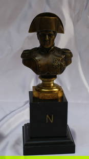 19th Century French Bronze Napoleon Statue on Marble Base: 19th Century French Bronze Napoleon Statue on Marble Base This magnificent 19th century French bronze statue of Napoleon is elegantly mounted on a marble base. The statue showcases exceptional design,
