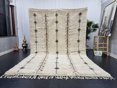 Authentic Handwoven Soft White Rug 10 x 6.56ft Morocco: Authentic Handwoven Soft White Rug 10 x 6.56ft Morocco Discover the charm of this Lovely Soft White Rug, handwoven in the Atlas Mountains by skilled Berber women weavers using traditional tools and