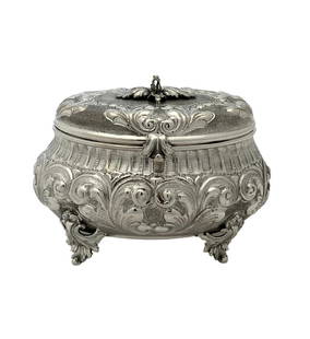 Handmade Italian 925 Sterling Silver Swirl Leaf Esrog Box 5.5 x 6.5 Inches: Handmade Italian 925 Sterling Silver Swirl Leaf Esrog Box 5.5 x 6.5 Inches Elevate your Judaica collection with this exquisite Handmade Sterling Silver Esrog Box, crafted from fine Italian 925 Sterlin