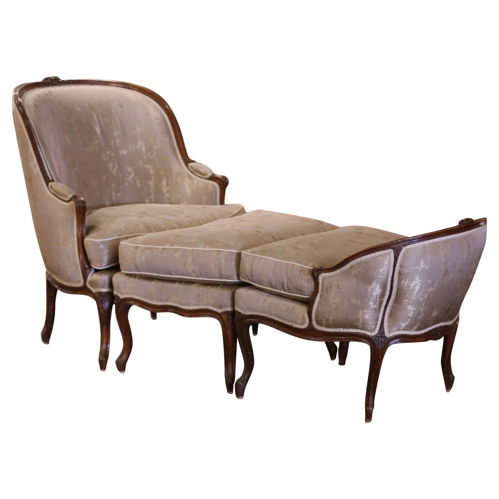 Antique 19th Century Louis XV Walnut Chaise Longue Set of 3: Antique 19th Century Louis XV Walnut Chaise Longue Set of 3 This exquisite 19th Century French Provencal Louis XV Chaise Longue set, crafted in Provence circa 1890, features a beautifully hand-carved