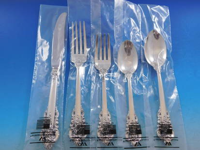 Wallace Grande Baroque Sterling Silver Flatware Set 46 Pieces for 8 Pristine Condition: Wallace Grande Baroque Sterling Silver Flatware Set 46 Pieces for 8 Pristine Condition This exquisite Grande Baroque Sterling Silver Flatware Set by Wallace is a true treasure for any dining occasion.