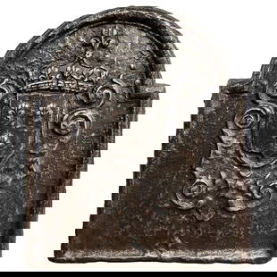 18th Century Hand-Crafted Iron Fireback Royal Coat of Arms France: 18th Century Hand-Crafted Iron Fireback Royal Coat of Arms France Enhance your fireplace or kitchen decor with this exquisite 18th Century Polished Iron Fireback featuring the Royal Coat of Arms of Fr