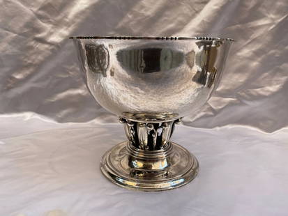 Georg Jensen 1900s Sterling Silver Footed Bowl 25.5oz: Georg Jensen 1900s Sterling Silver Footed Bowl 25.5oz This exquisite Georg Jensen sterling silver footed bowl dates back to the 1900s, showcasing the renowned craftsmanship of Danish design. Featuring